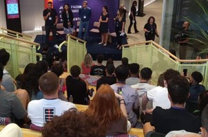 Profa. Dra. Claudia Lozada é homenageada por trabalho na área de Educação e Tecnologia